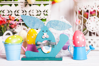 蓝色小兔子装饰品和彩蛋