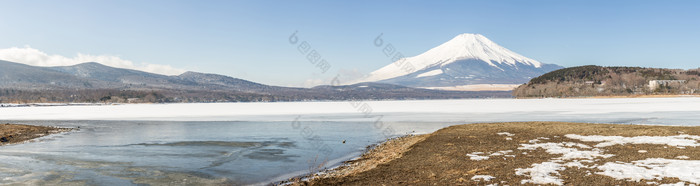 清新远看富士山摄影图