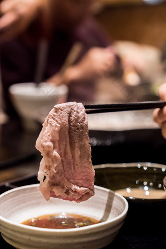 餐厅吃烤肉美食摄影图