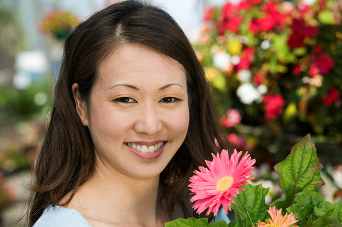 唯美风花中美女摄影图