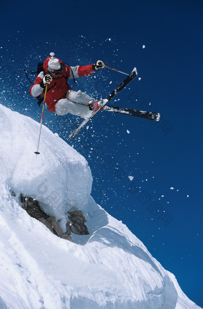 蓝色调极限滑雪摄影图