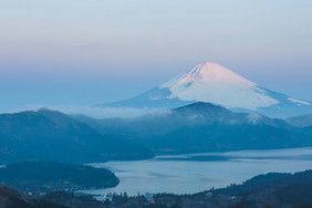 黎明日出的富士山
