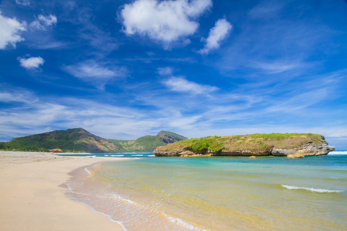 海边风景海浪冲击海水度假旅游摄影照片