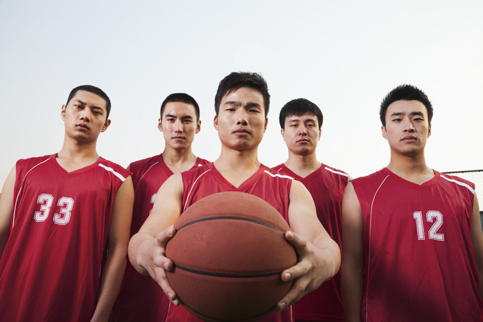 团队合作信心一群人球队篮球球衣男人摄影图