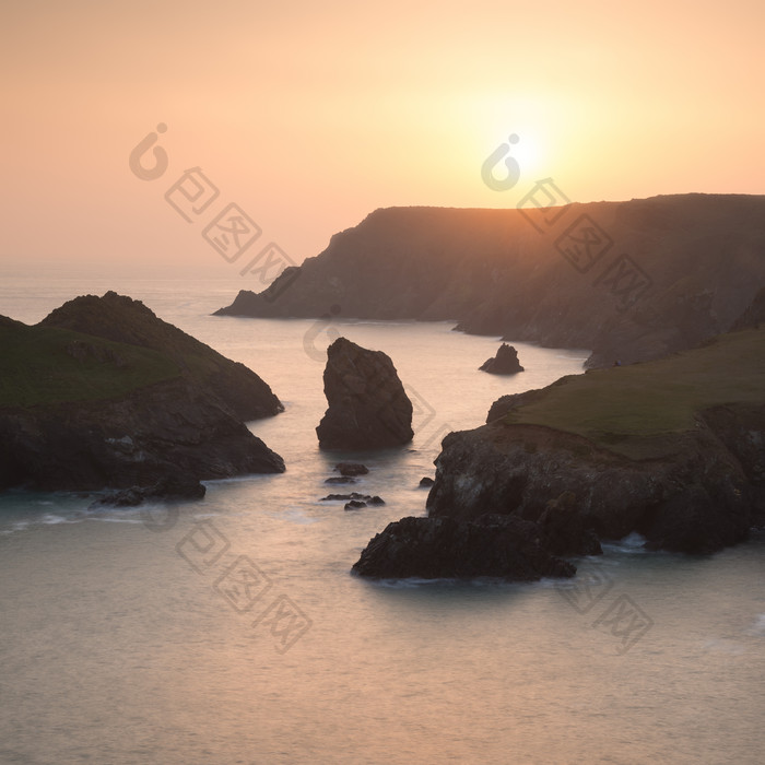 海天一色山水画风景图