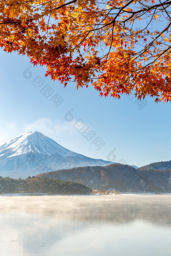 蓝色调富士山摄影图