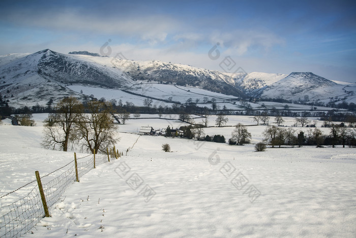 冬天白雪雪地摄影图