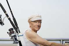 清新钓鱼的老人摄影图