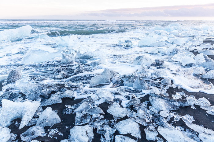 大海上的冰块摄影图
