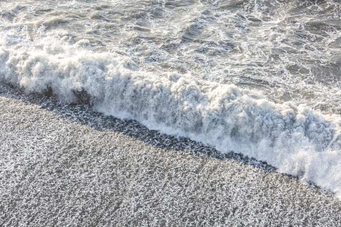 涨潮的海水浪花摄影图