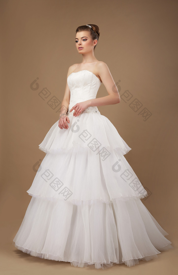 白色婚纱气质时尚新娘图片摄影图