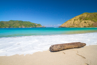 风景<strong>蓝色海边</strong>沙滩海浪木头大海旅行夏天