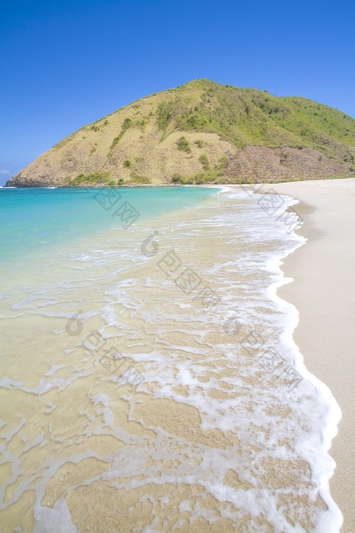 海边沙滩树木夏天度假旅游风景摄影图片