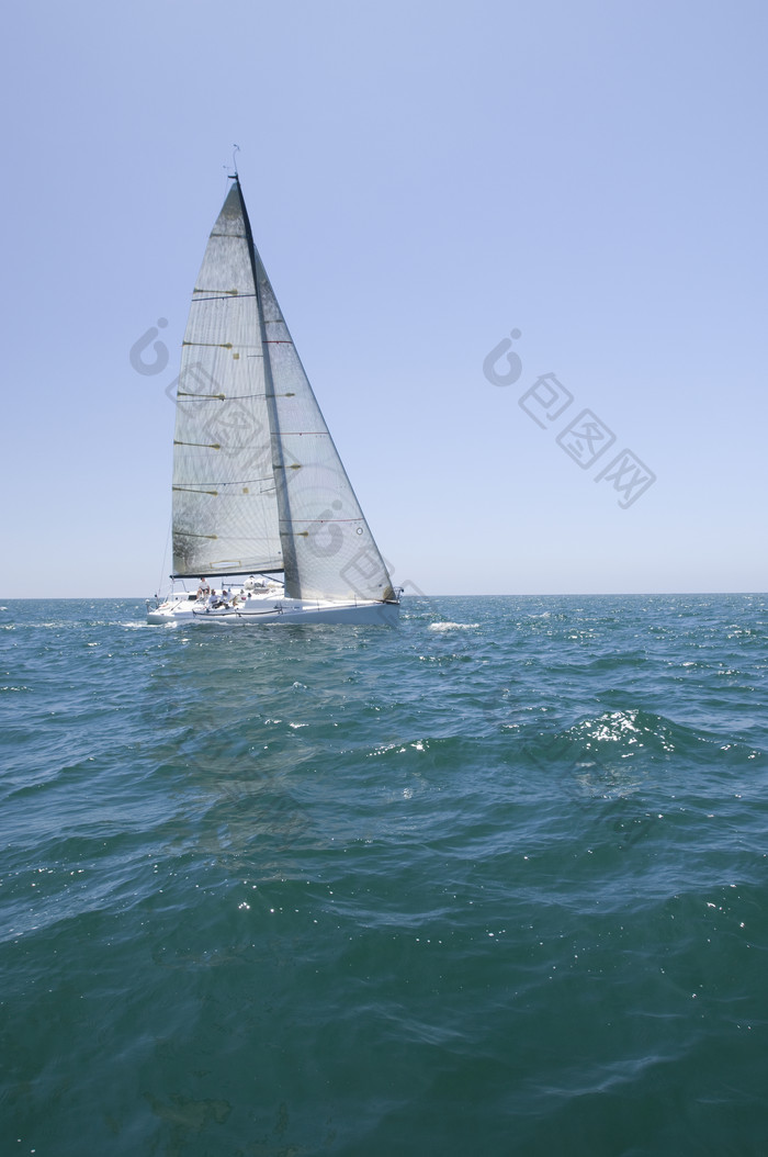 海洋航海的帆船摄影图