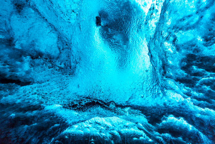 美丽的冰块山洞摄影图