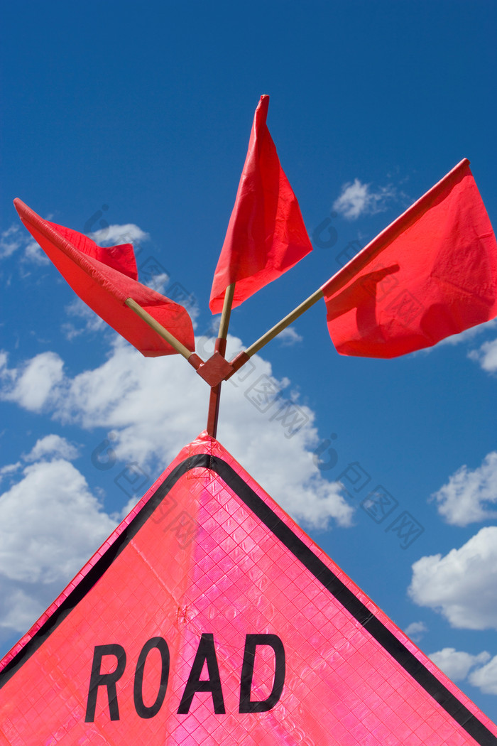 房子上的红色小旗子