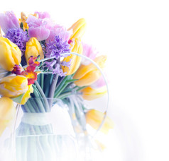 花瓶彩色鲜花花束