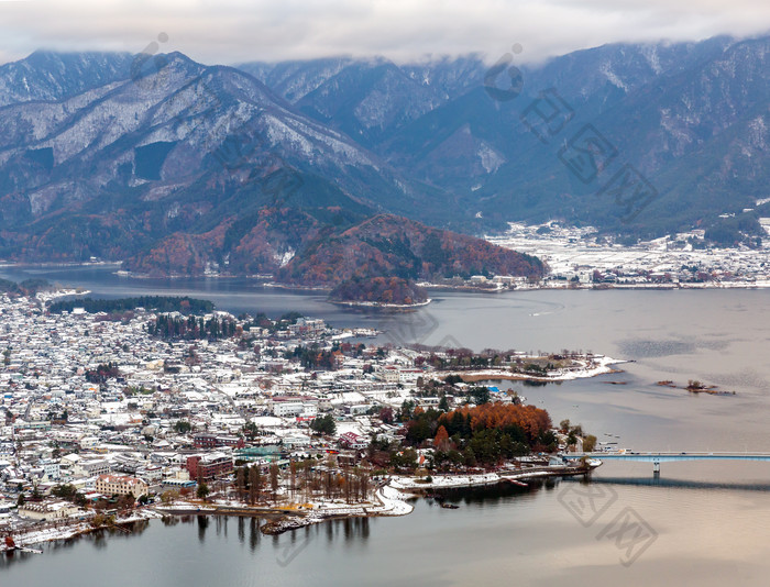 冬季雪山海港摄影图