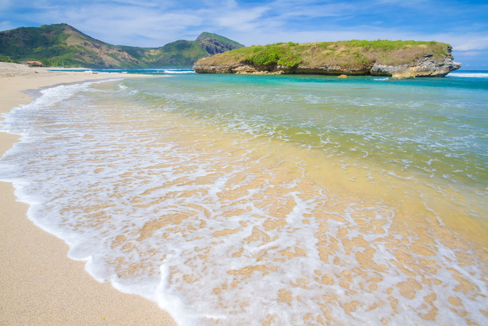 海边图片海浪冲击海水度假旅游风景摄影照