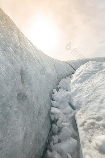 阳光下的雪地<strong>摄影图</strong>