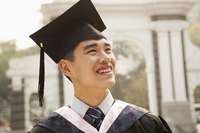 学生学校学士帽男性男人毕业微笑开心的摄影