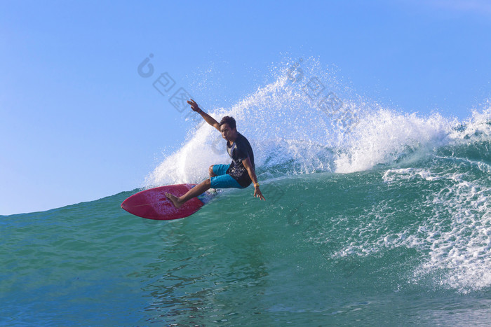 激情运动的冲浪者摄影图