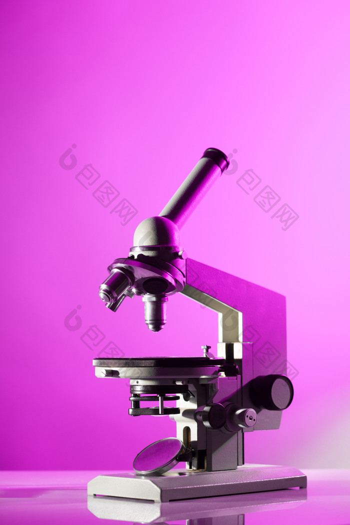 紫色调显微镜摄影图