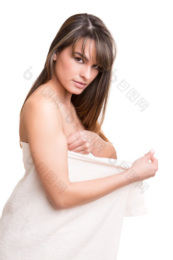 裹着<strong>浴巾</strong>的女人摄影图