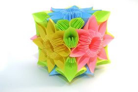 彩色方形立体折纸花