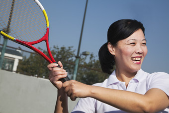 开心打<strong>网球</strong>的女人<strong>摄影</strong>图