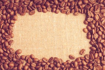 棕色帆布<strong>摆放</strong>的咖啡豆