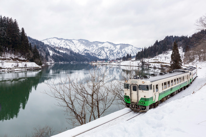 冬季雪山风景摄影图