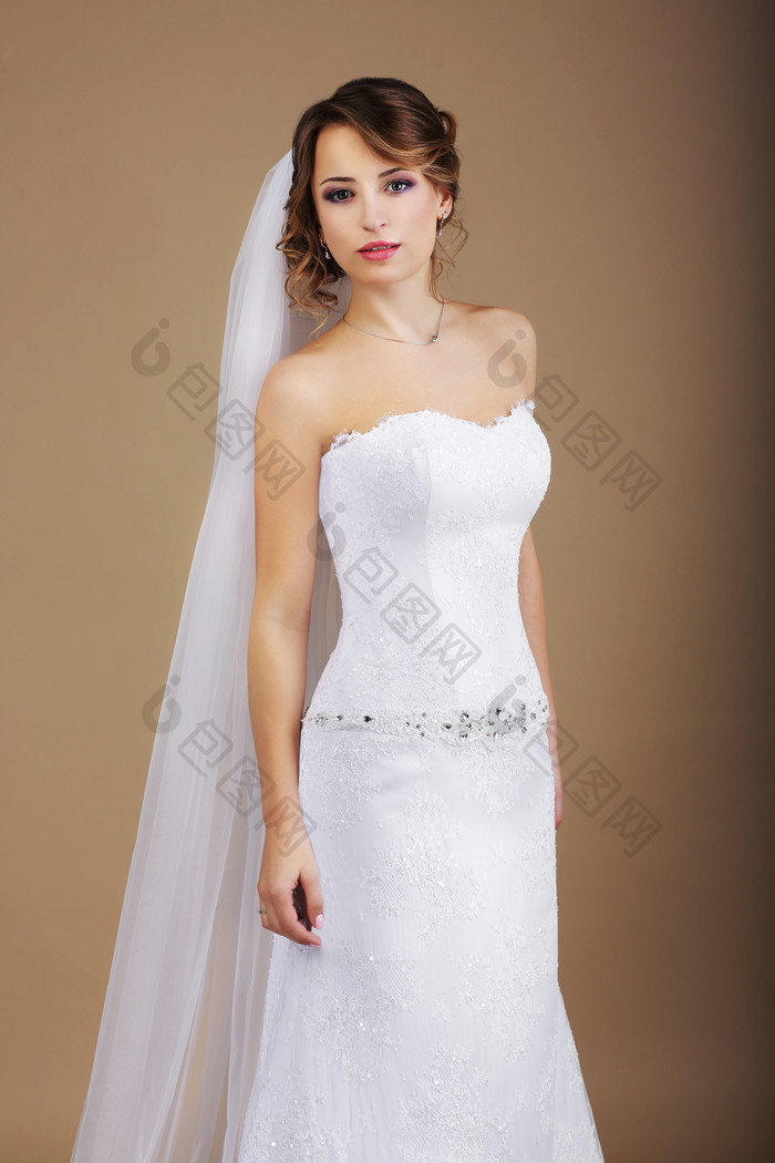 白色婚服貌美新娘图片摄影图