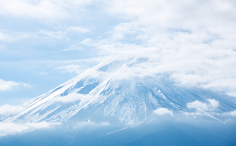 <strong>云雾</strong>中的富士山风景