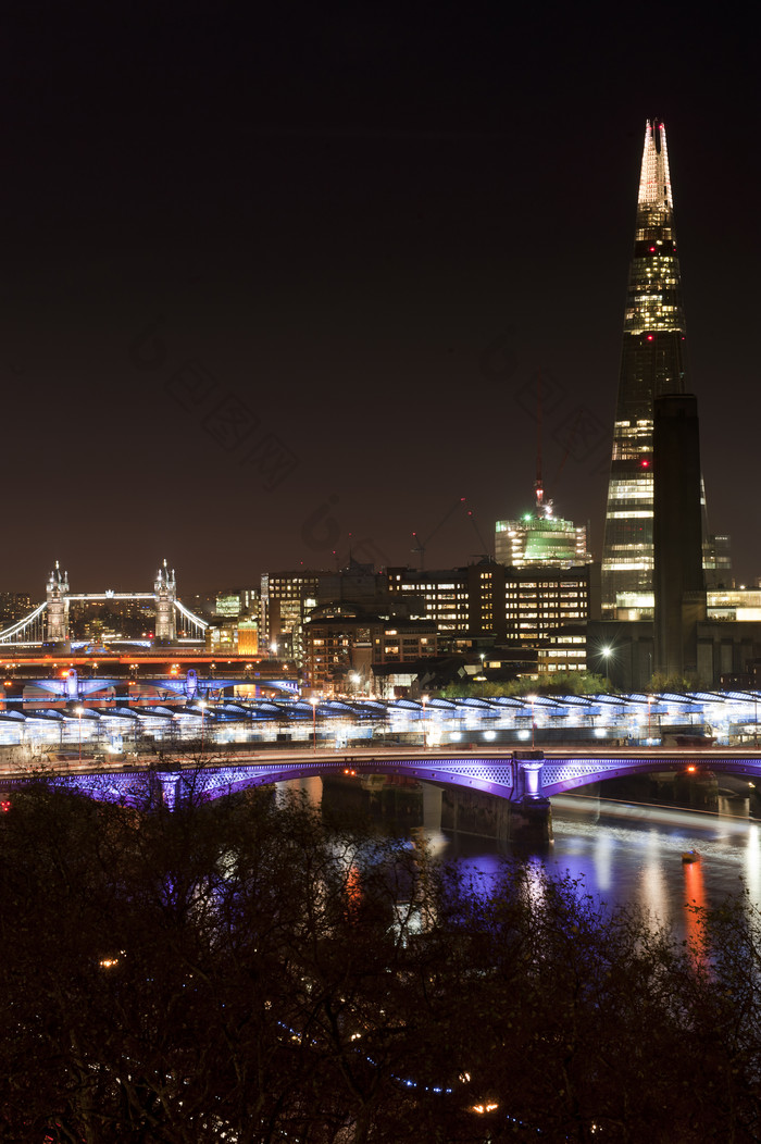 伦敦城市楼房夜景摄影图