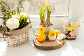 小鸭子装饰品和盆栽
