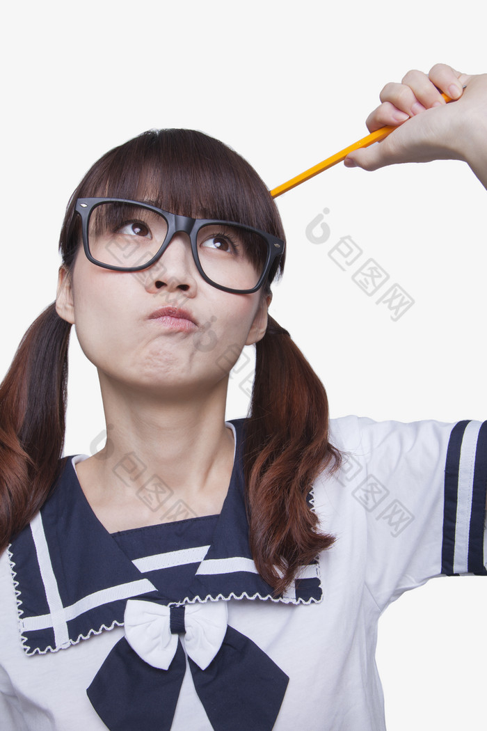 女学生戴眼镜的近视的校服双马尾思考嘟嘴