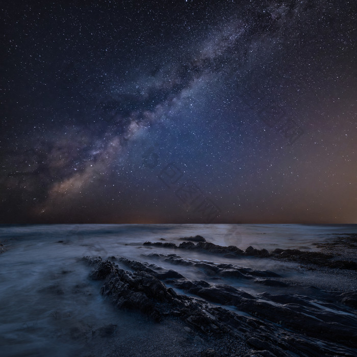 夜間的星空和大海高清圖片下載-包圖網