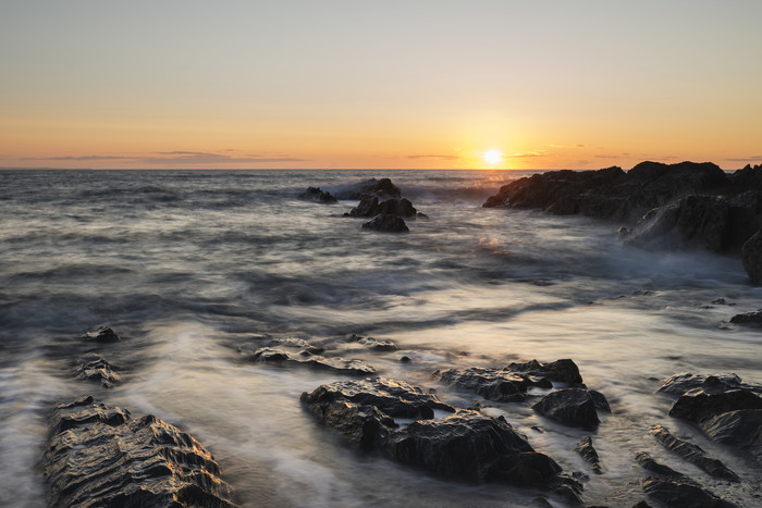 夕阳下的大海摄影图