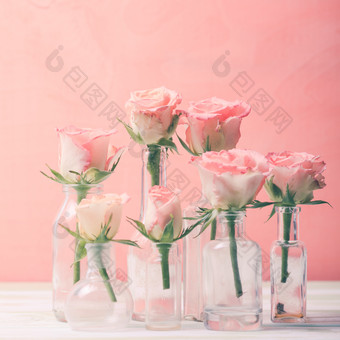 玻璃瓶里的粉色<strong>玫瑰花</strong>