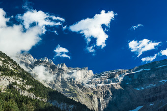 蓝色调漂亮山的风景<strong>摄影图</strong>