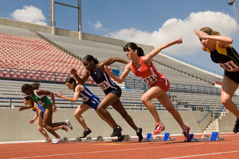 <strong>跑步的</strong>女子运动员摄影图