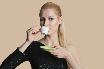 简约喝茶的女孩摄影图