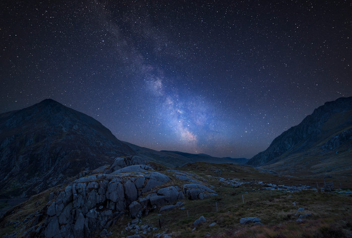 美丽的山脉星空夜景