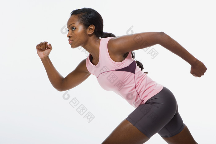 灰色调跑步的女人摄影图