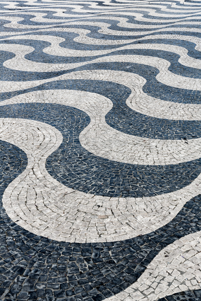 弯曲花纹的地面