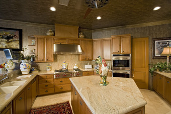 棕色木制厨房家具
