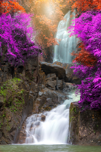 峡谷瀑布风景摄影图