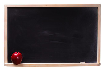 黑板旁边放一个红苹果