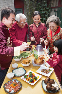 一家人火锅团圆饭